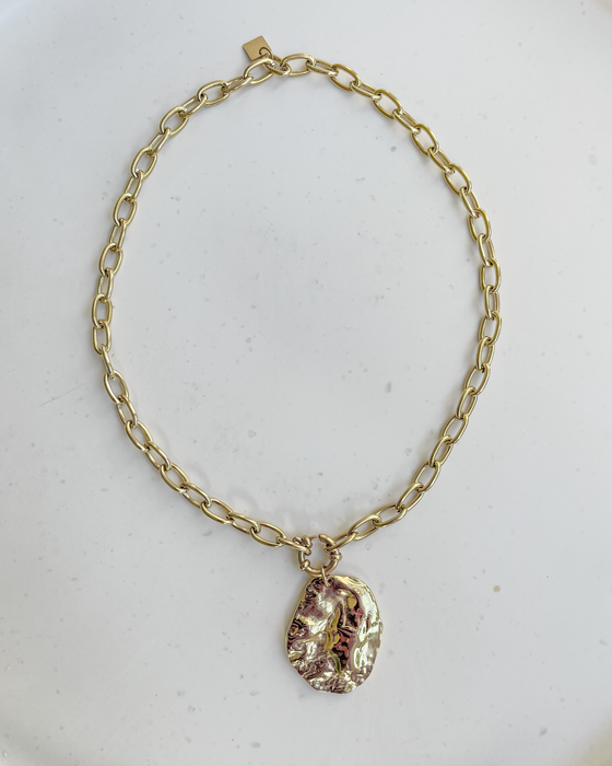 Hammered Pendant Chain Necklace in Gold