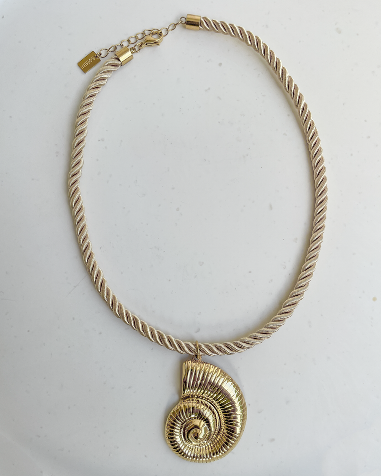 Shell Rope Necklace in Gold