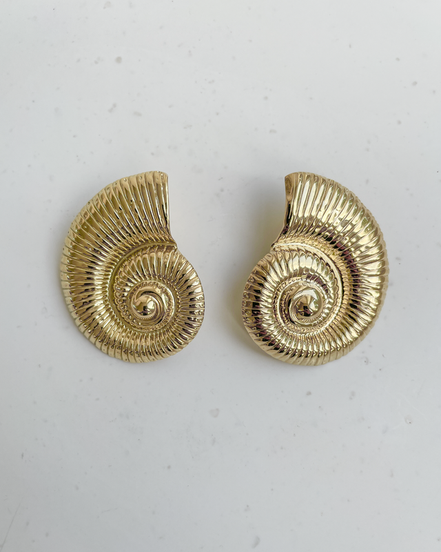 Shell Earrings in Gold