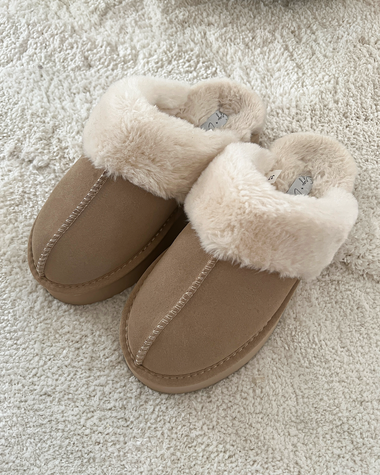 Shearling Slides in Beige