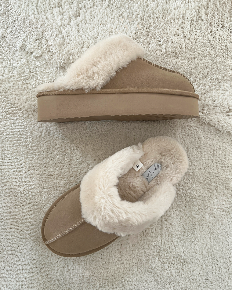 Shearling Slides in Beige