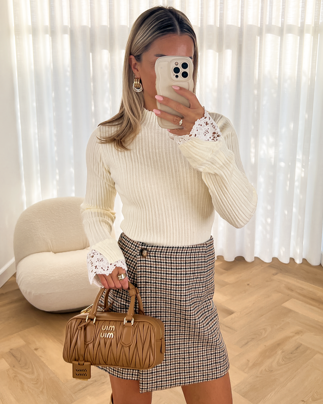 JENNY - Lace Sleeve Sweater in Beige