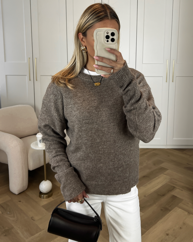 BOSTON - Classic Knit Sweater in Taupe